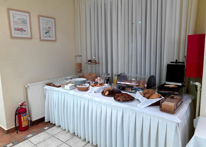 艾历克斯酒店 2* 特里波利斯